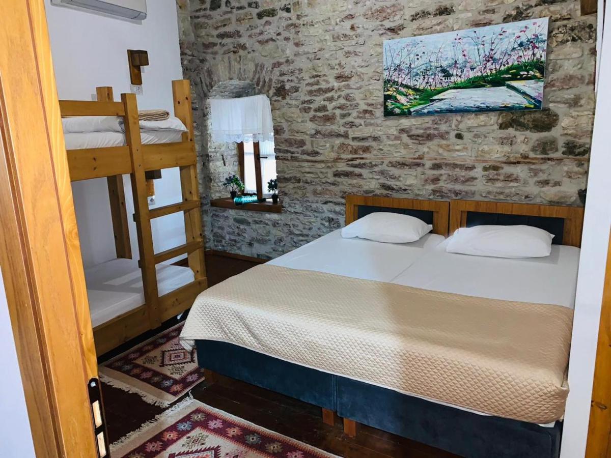 Guest House And Hostel Val-Mar Gjirokastër Exteriör bild