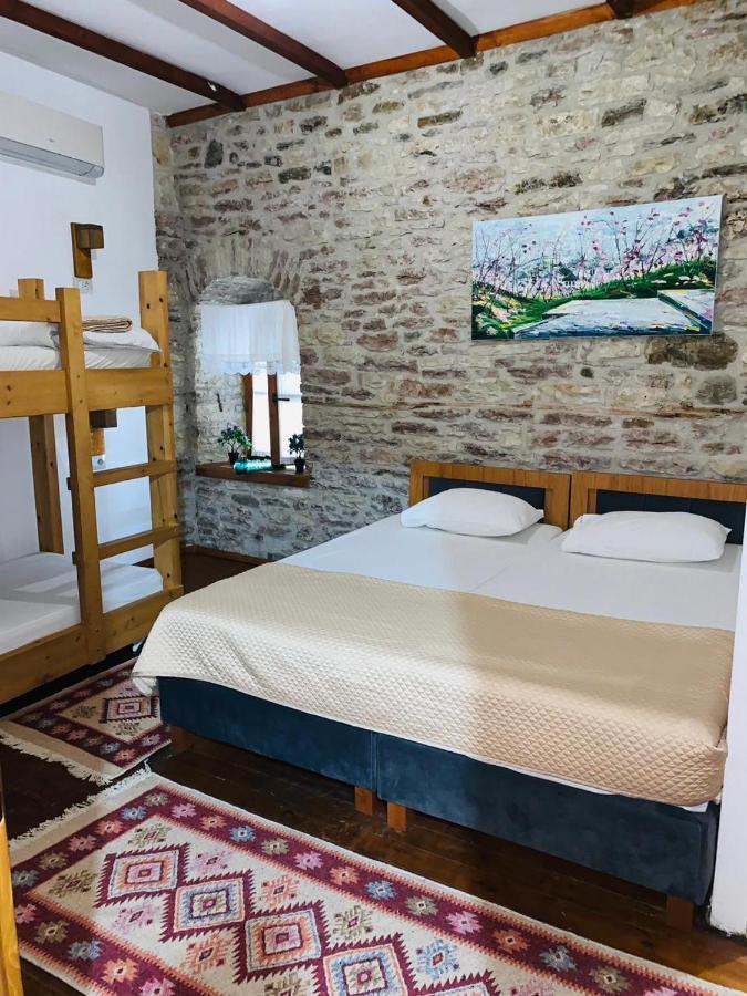 Guest House And Hostel Val-Mar Gjirokastër Exteriör bild